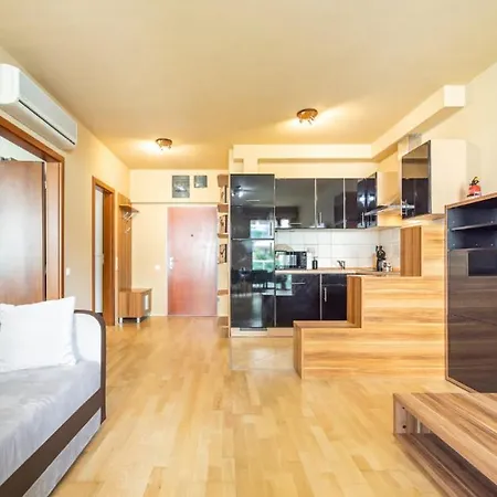 Danube Dream Superb View & Garage