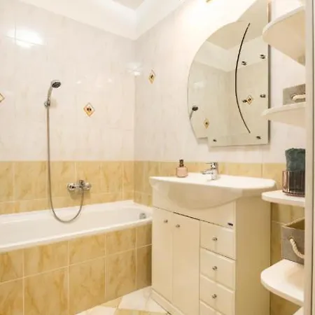 Danube Dream Superb View & Garage