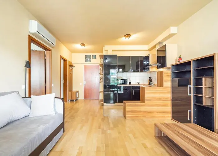 Danube Dream Superb View & Garage