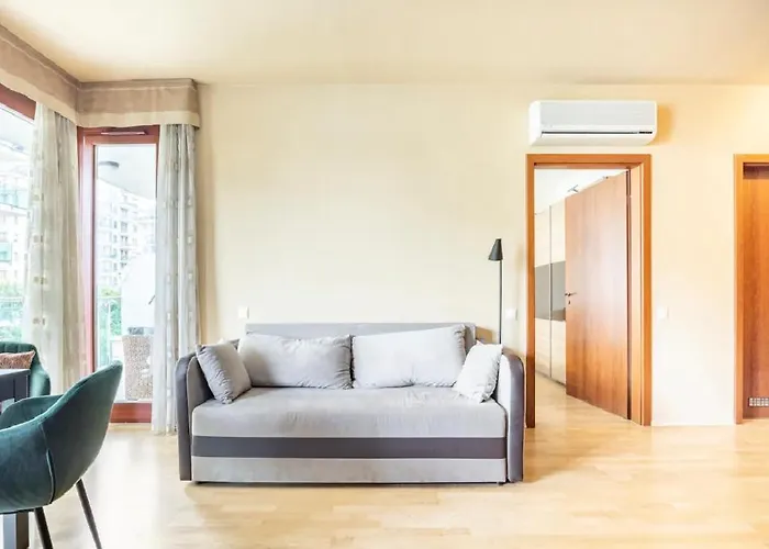 Danube Dream Superb View & Garage Апартаменты