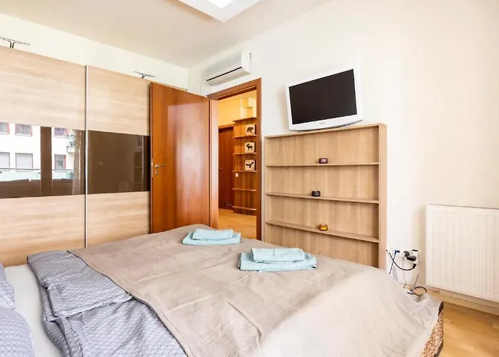 Апартаменты Danube Dream Superb View & Garage